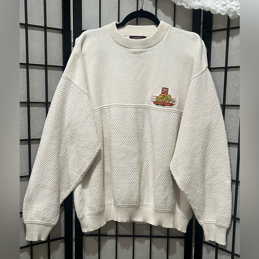 NUTMEG  AUTHENTIC DEPT.  7UP 100th YEAR OF BASKETBALL, VINTAGE SWEATER SIZE XL